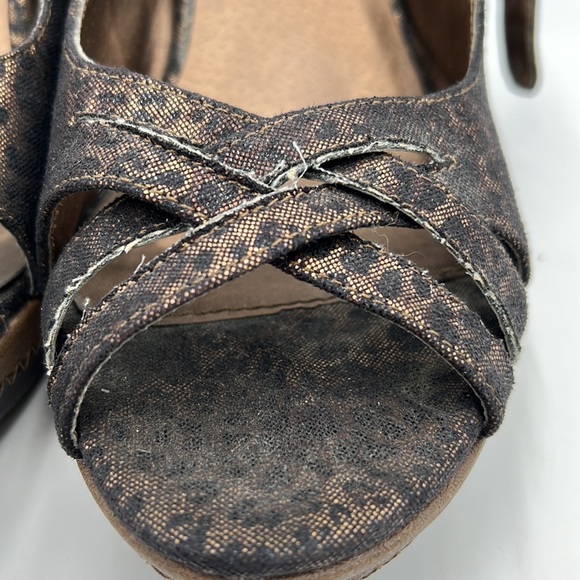 BKE SOUL BLACK GOLD TAN PEEP TOE WEDGE HEELS NEW WITH TAGS SIZE 10 - Picture 3 of 9